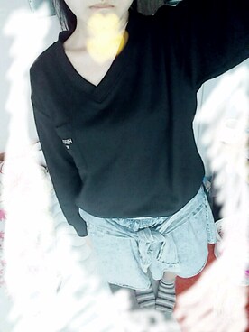 「Honeys（ハニーズ）のアイテム（Tシャツ/カットソー、ブラック系）」を使った、麻耶∞さん（レディース・153cm）の春コーディネート