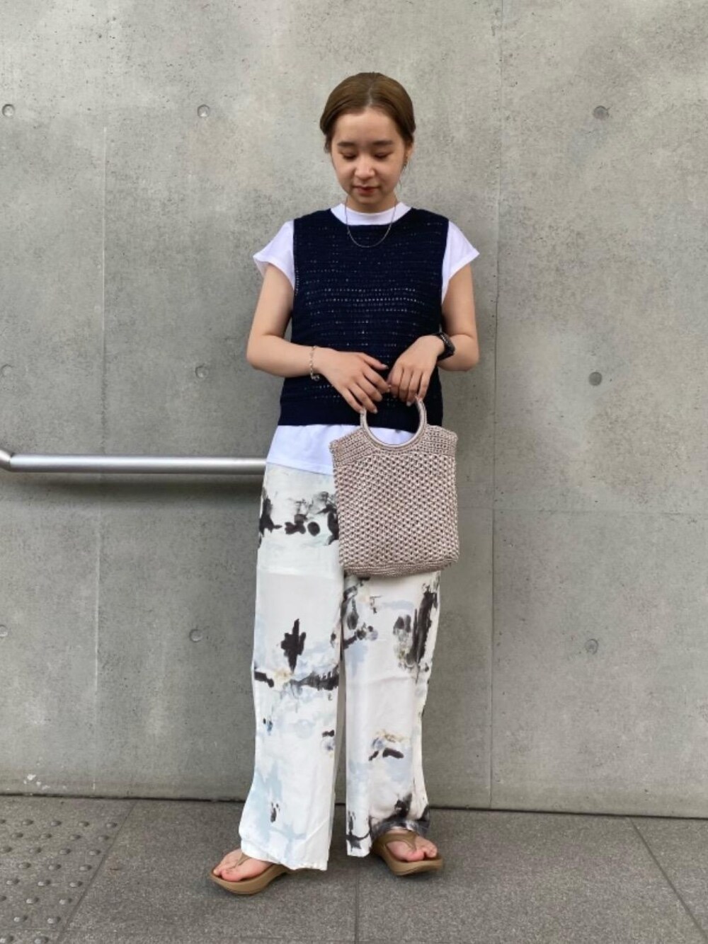 「BEAUTY&YOUTH UNITED ARROWSのBY リングハンドルミニトートバッグ（ハンドバッグ、グレー系）」を使った、harukaさん（レディース・155cm）の夏コーディネートの1枚目の写真