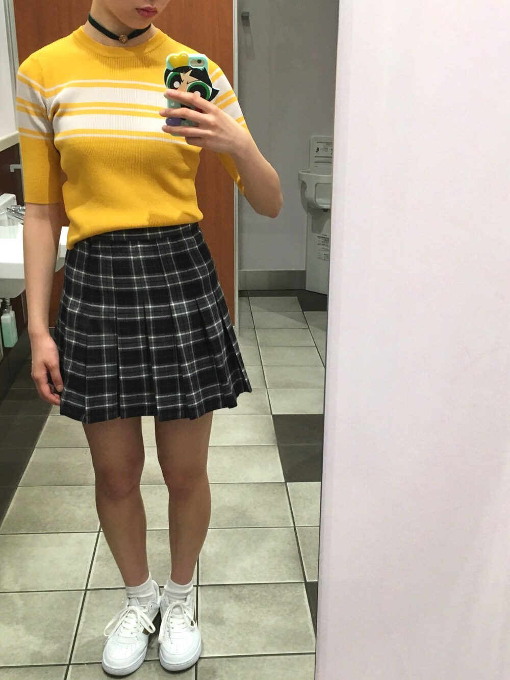 「イエロー、カジュアル、スニーカー、チェックスカート、BUBBLES、REDYAZEL(REDYAZEL)、VANS、夏、ヴァンズ」｜「REDYAZELのカジュアルラインリブニットＰＯ◆（Tシャツ/カットソー、イエロー系）」を使った、fuさん（レディース・165cm）の春コーディネートの1枚目の写真