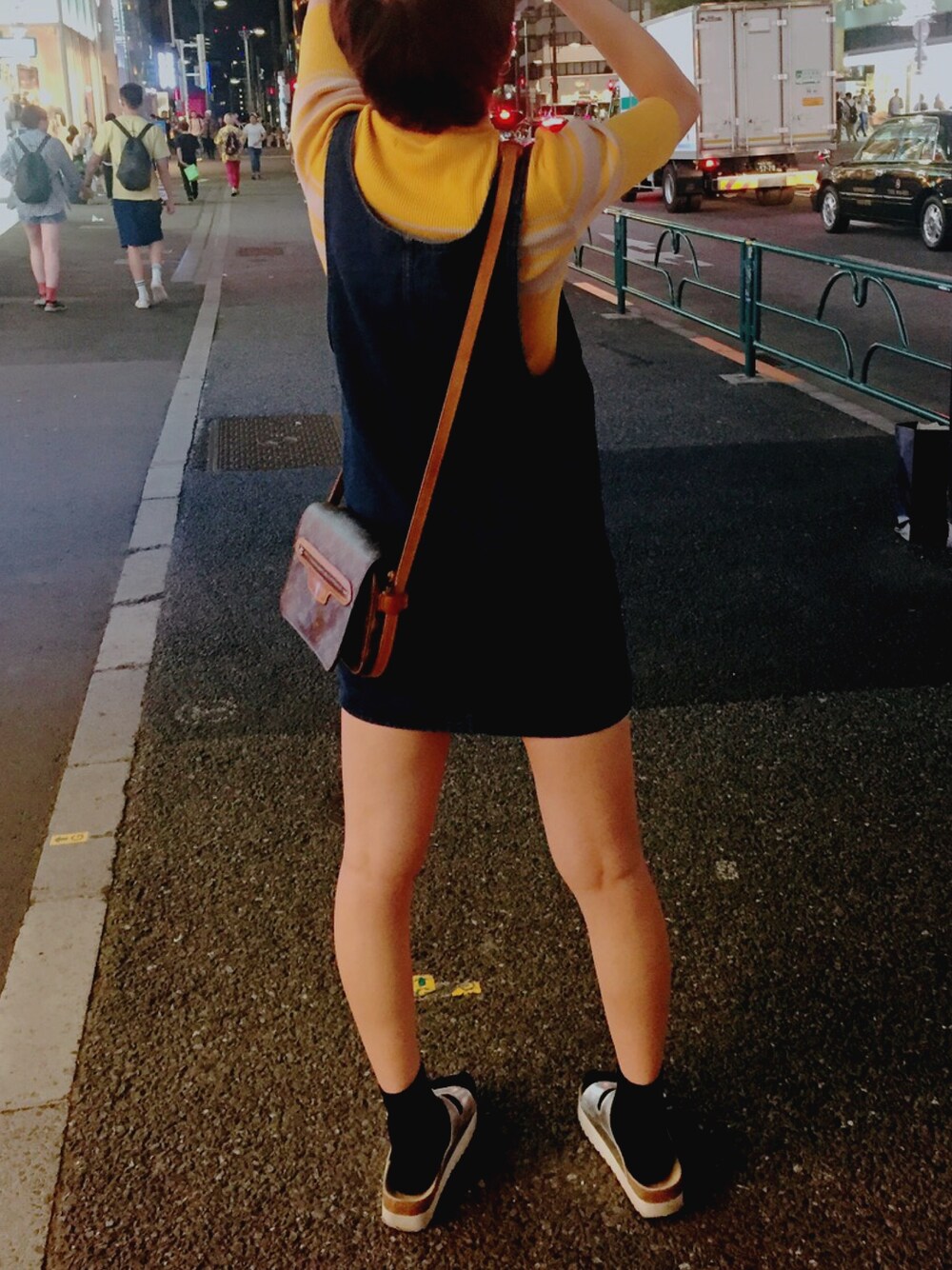 「休日スタイル、プチプラコーデ、デニム、ワンピ、ワンピース、デニムワンピース、カジュアル、GU、FOREVER 21」｜「FOREVER 21のアイテム（ジャンパースカート、ブルー系）」を使った、fuさん（レディース・165cm）の夏コーディネートの1枚目の写真
