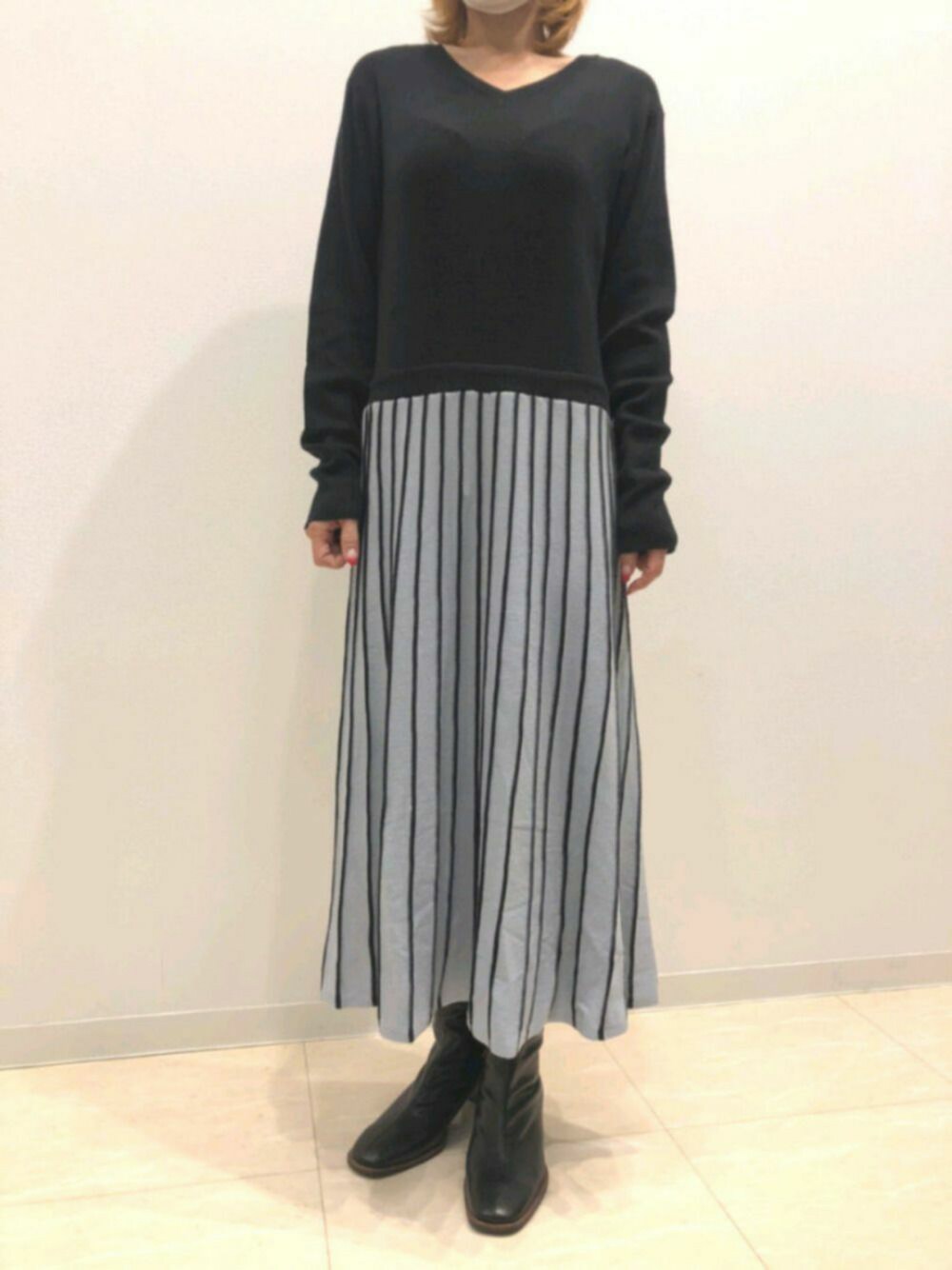 「シンプルコーデ、大人カジュアル、きれいめカジュアル、大人コーデ、ブーツ、冬コーデ、ママファッション、お洒落さんとつながりたい、お洒落好きな人と繋がりたい、インタープラネット」｜「INTERPLANETの【ＷＥＢ限定】配色プリーツニットワンピース（ワンピース、ブラック系）」を使った、堺北花田INTERPLANETさん（レディース・161cm）の秋コーディネートの1枚目の写真