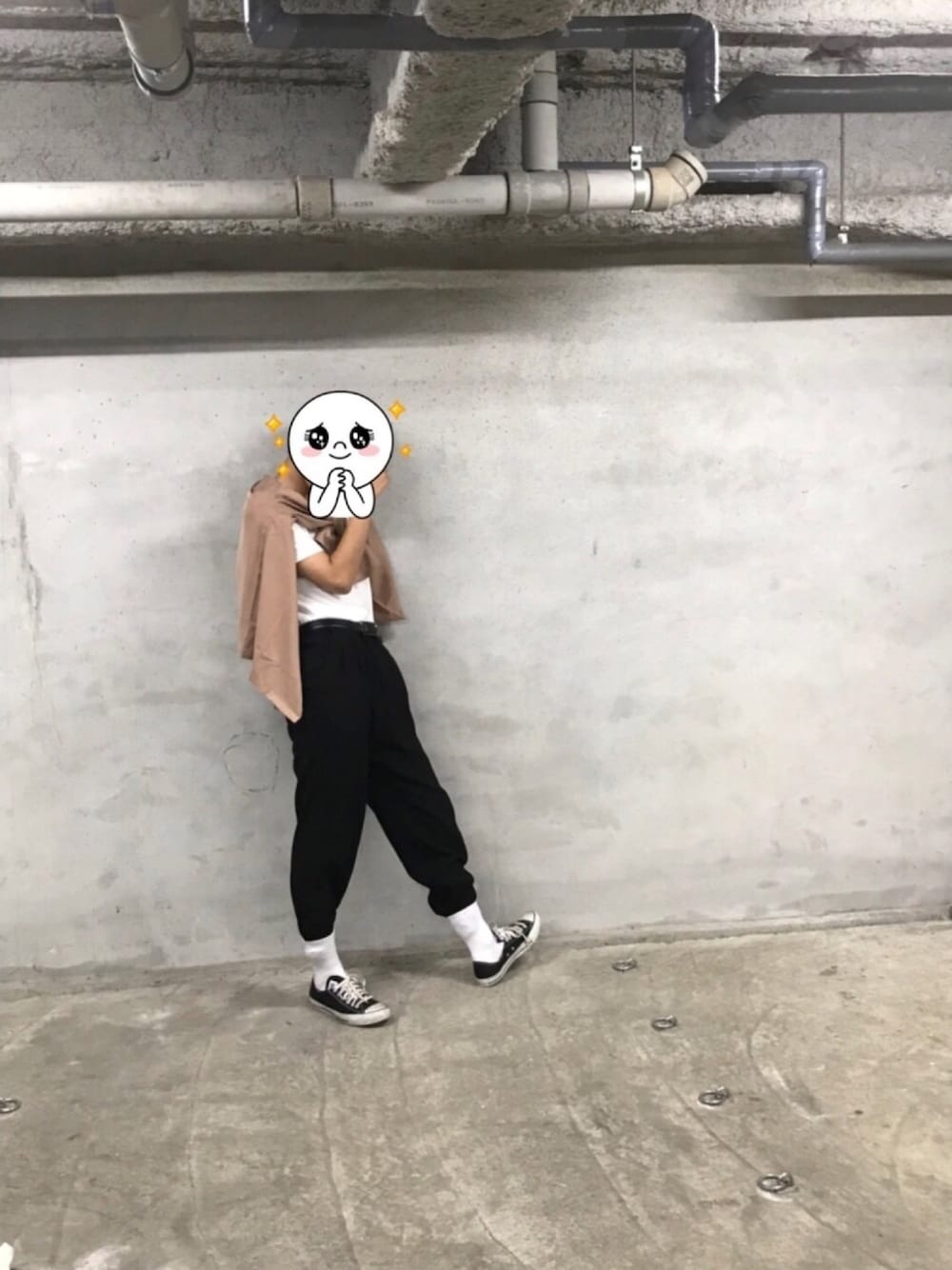 「秋のコーデ、カジュアル、タッグイン、オープンカラーシャツ、大学生、おしゃれさんと繋がりたい、足元くら部、足元タッグイン、おしゃれは足元から。」｜「RAGEBLUEのオープンカラーシャツFW/807627（シャツ/ブラウス、ブラック系）」を使った、ゆーすけさん（メンズ・175cm）の秋コーディネートの1枚目の写真