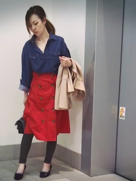 「デニムシャツ」｜「アイテム（トレンチコート）」を使った、BUTAMIさん（レディース・163cm）の春コーディネート