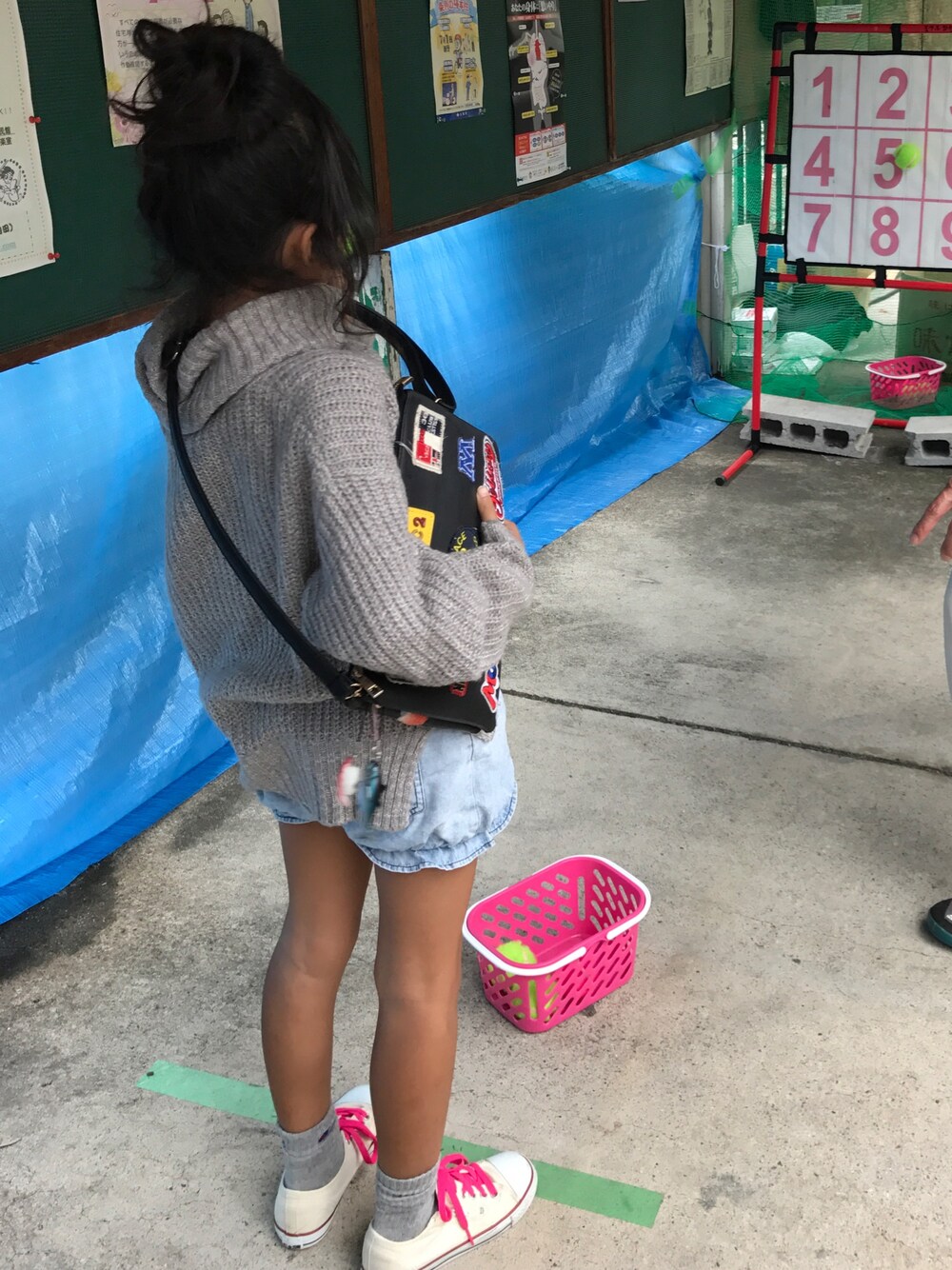 「SpRayのアイテム（ニット/セーター、グレー系）」を使った、yukariさん（キッズ・135cm）の春コーディネートの1枚目の写真