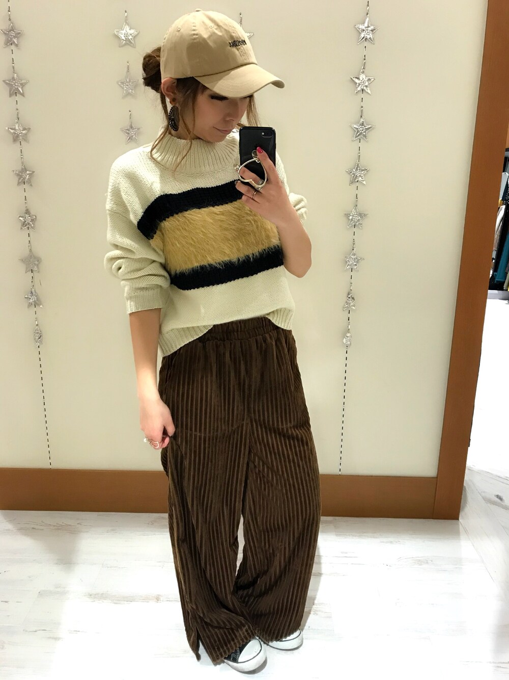 「ニットコール、ニットコールパンツ、コールテン、コーデュロイ、ワイドパンツ、コーデュロイパンツ、ニット、シャギー、SpRay、SPRAY PREMIUM」｜「SpRayの刺繍ＣＡＰ（キャップ、ベージュ系）」を使った、yukariさん（レディース・158cm）の冬コーディネートの1枚目の写真