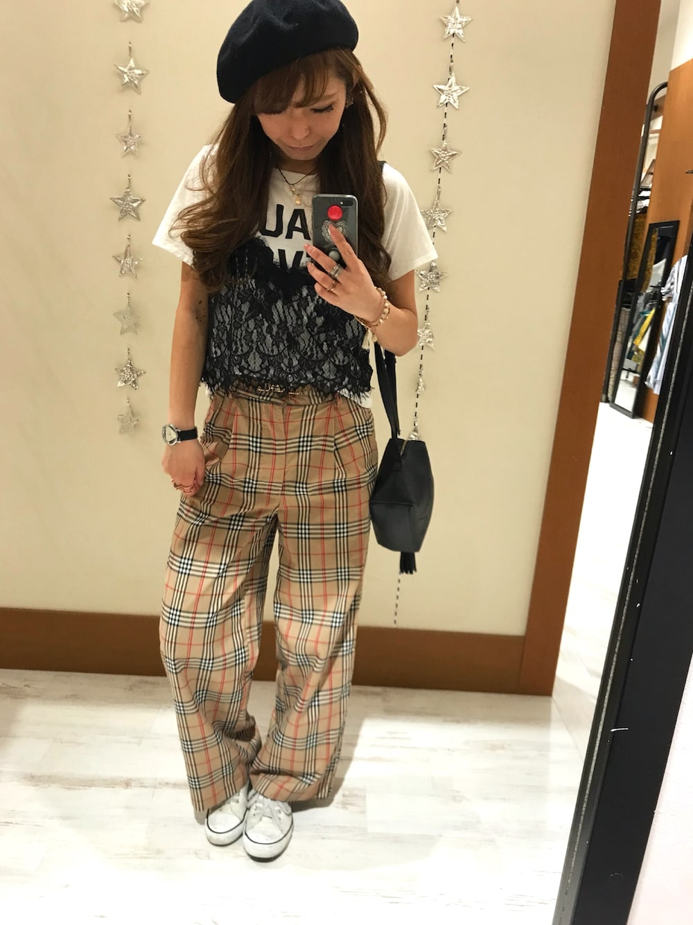 「キャミソール、キャミ×Tシャツ、レースキャミソール、アンサンブル、チェックパンツ、ワイドパンツ、ベレー帽、SpRay、SPRAY PREMIUM」｜「SpRayのアイテム（Tシャツ/カットソー、ホワイト系）」を使った、yukariさん（レディース・158cm）の春コーディネートの1枚目の写真