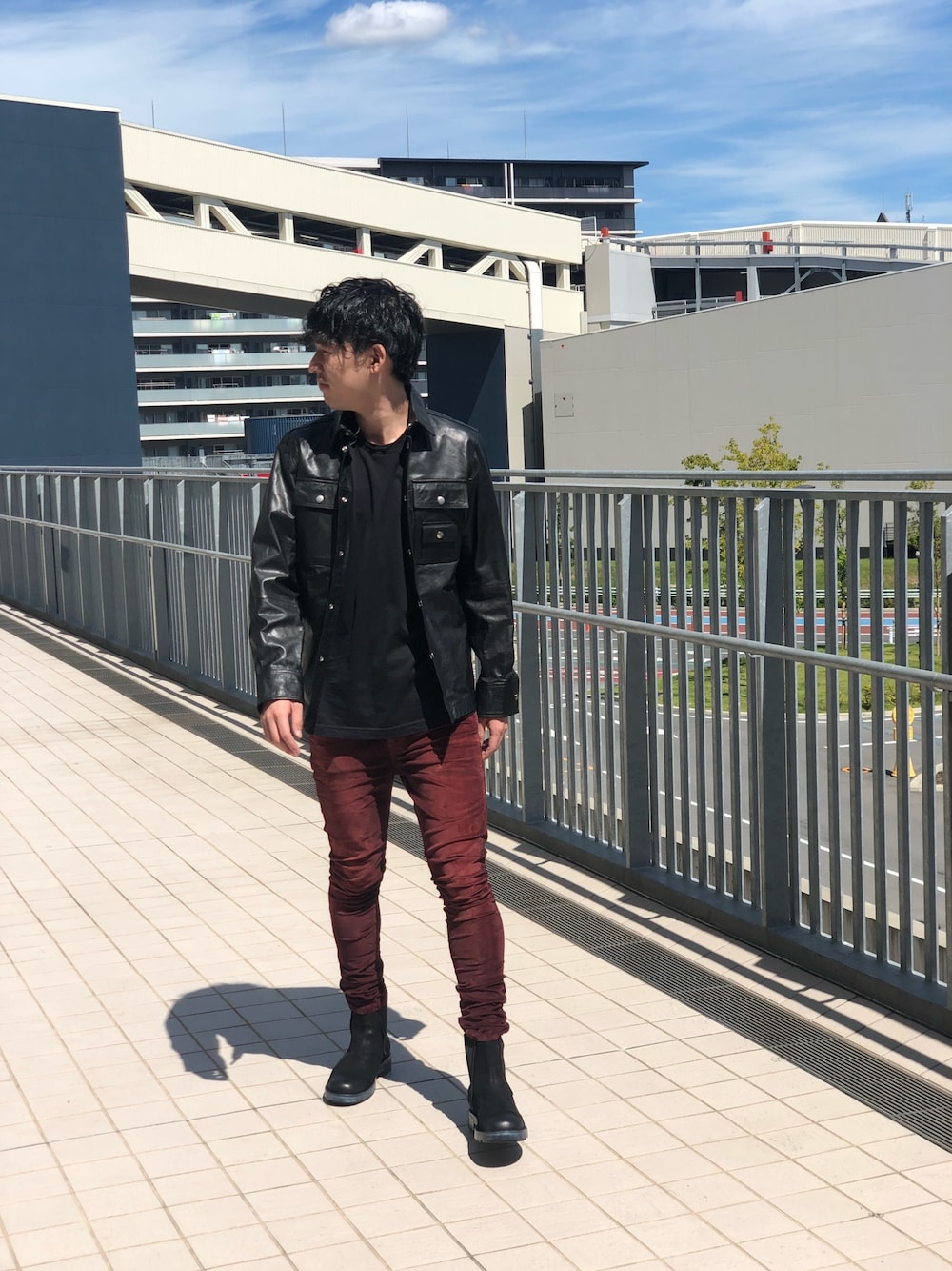 「カジュアルコーデ、ディーゼル、ベルベット、デニム、Diesel」｜「DIESELのメンズ シワ加工 レザー シャツジャケット（ライダースジャケット、ブラック系）」を使った、よっしーさん（メンズ・180cm）の秋コーディネートの1枚目の写真