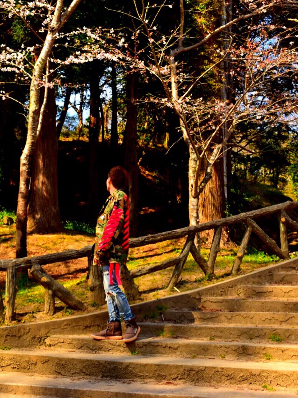 「茂原公園、OFF-WHITE、yeezyboost750、l4l、f4f」｜「off whiteのアイテム（ミリタリージャケット、グリーン系）」を使った、kakeru333さん（メンズ・163cm）の秋コーディネートの1枚目の写真