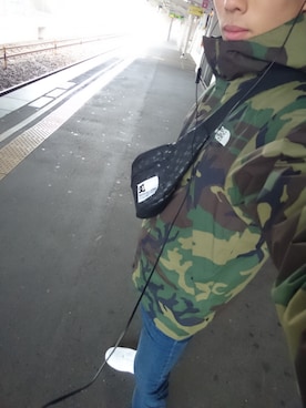 「＃デニム」｜「アイテム（マウンテンパーカー）」を使った、takuさん（メンズ・171cm）の冬コーディネート