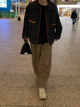 「AURALEE（オーラリー）のアイテム（スニーカー）」を使った、トモさん（メンズ・170cm）の秋コーディネート