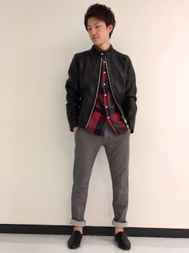「Right-on（ライトオン）のアイテム（チノパンツ）」を使った、佐々木京介さん（メンズ・172cm）の秋コーディネート