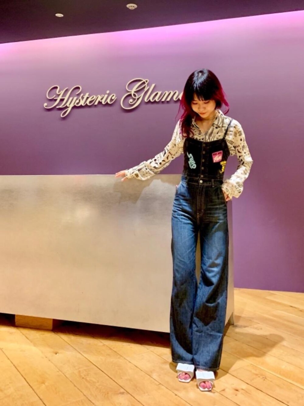 「デニム、ハイウエスト、ワイドパンツ、Hysteric Glamour、キャミソール、夏コーデ、ヒステリックグラマー、なんばパークス」｜「HYSTERIC GLAMOURのデニムバギーパンツ（デニムパンツ、ブルー系）」を使った、Qさん（レディース・163cm）の夏コーディネートの1枚目の写真