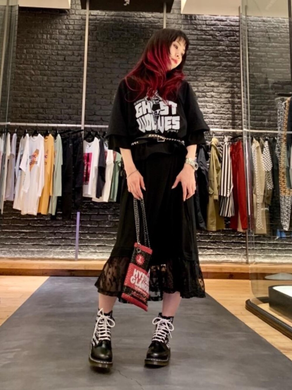 「ブラック、Hysteric Glamour、春コーデ、ヒステリックグラマー、なんばパークス、HYSTERICS、パンクコーデ、thee hysteric xxx」｜「HYSTERIC GLAMOURのSTUDS ベルト（ベルト、ブラック系）」を使った、Qさん（レディース・163cm）の春コーディネートの1枚目の写真