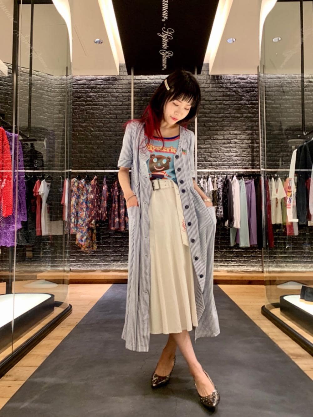 「ワンピース、スカート、Hysteric Glamour、シャツワンピ、春コーデ、ベアー、ヒステリックグラマー、なんばパークス」｜「HYSTERIC GLAMOURのHYS LOGO刺繍 マーメイドスカート（スカート、ホワイト系）」を使った、Qさん（レディース・163cm）の春コーディネートの1枚目の写真