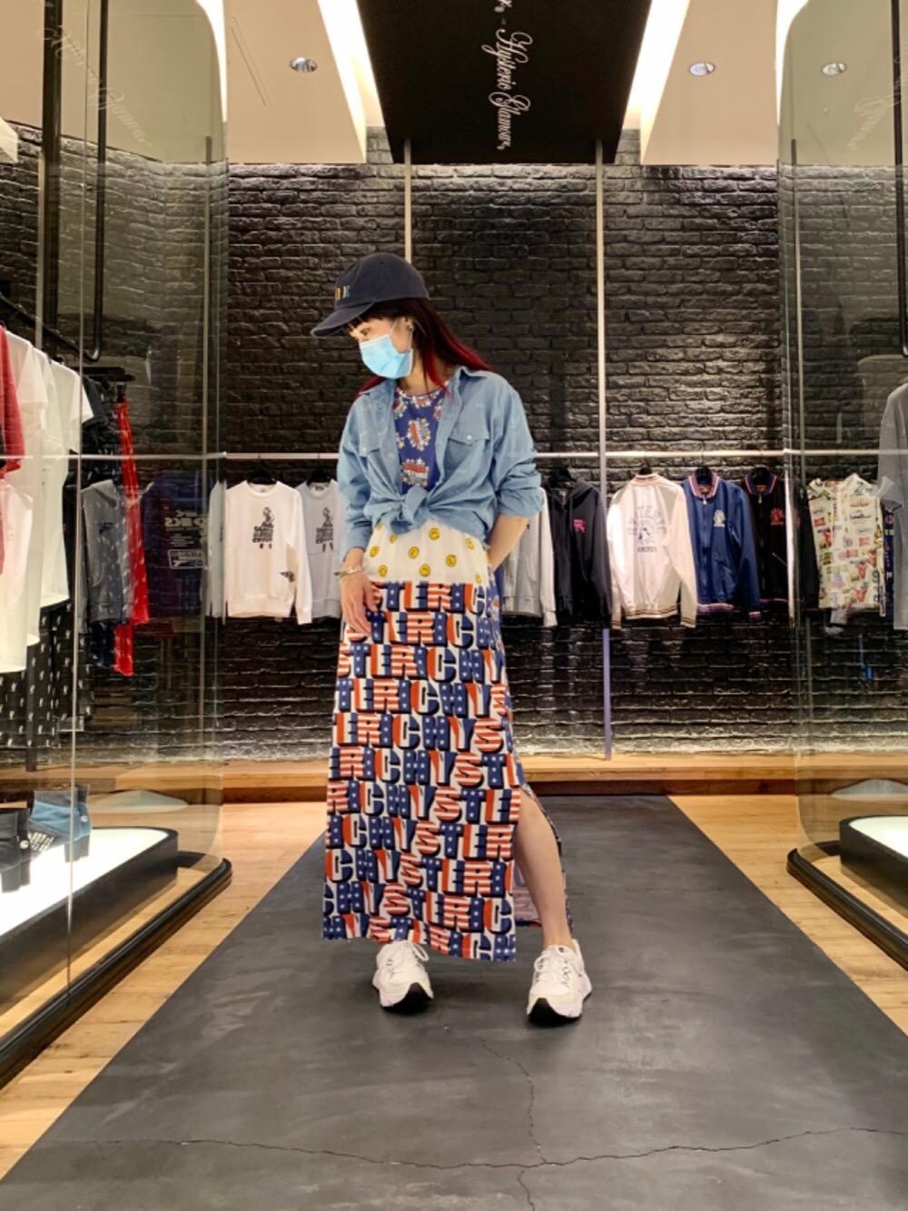 「デニム、ワンピース、Hysteric Glamour、夏コーデ、ラフコーデ、カジュアルコーデ、ヒステリックグラマー、なんばパークス、アメカジコーデ」｜「HYSTERIC GLAMOURのHYSTERIC刺繍 キャップ（キャップ、ブルー系）」を使った、Qさん（レディース・163cm）の夏コーディネートの1枚目の写真