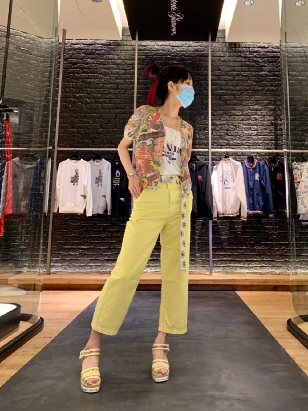 「ワイドパンツ、サンダル、Hysteric Glamour、夏コーデ、ヒステリックグラマー、なんばパークス、サマーニットコーデ、70'sコーデ」｜「HYSTERIC GLAMOURのRAMONES/EAGLE HEAD テープベルト（ベルト、ホワイト系）」を使った、Qさん（レディース・163cm）の夏コーディネートの1枚目の写真