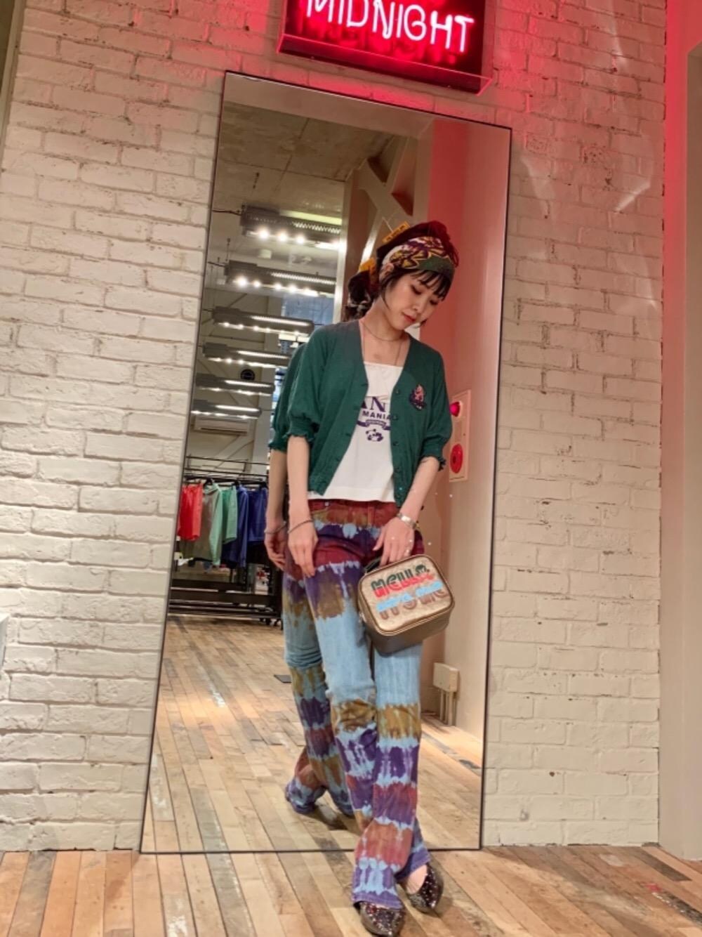 「デニム、スキニー、Hysteric Glamour、ベアー、ヒステリックグラマー、なんばパークス、70'sコーデ」｜「HYSTERIC GLAMOURのDIZZY&MILKY ヘアクリップ（バレッタ/ヘアクリップ、イエロー系）」を使った、Qさん（レディース・163cm）の夏コーディネートの1枚目の写真