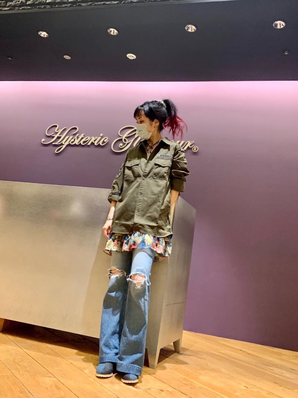 「デニム、ワンピース、長袖シャツ、Hysteric Glamour、フレアパンツ、ヒステリックグラマー、ルクア、LUCUA、ミリタリーコーデ」｜「HYSTERIC GLAMOURのDENIM ショートブーツ（ブーツ、ブルー系）」を使った、Qさん（レディース・163cm）の夏コーディネートの1枚目の写真
