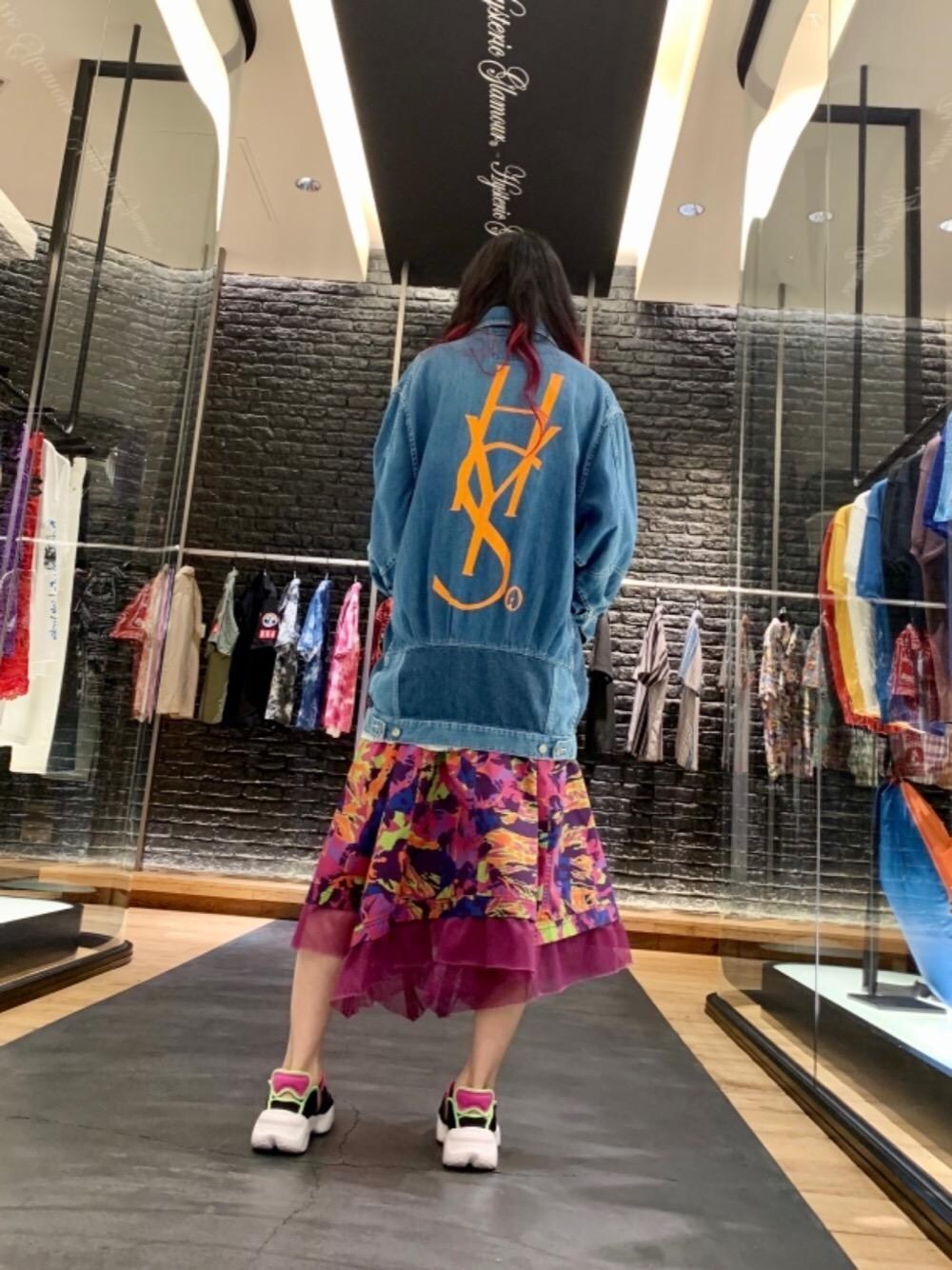 「デニム、スカート、Hysteric Glamour、シンプルコーデ、カジュアルコーデ、ヒステリックグラマー、なんばパークス」｜「HYSTERIC GLAMOURのHYS CIRCLE GIRL オーバーサイズデニムジャケット（デニムジャケット、ブルー系）」を使った、Qさん（レディース・163cm）の夏コーディネートの1枚目の写真