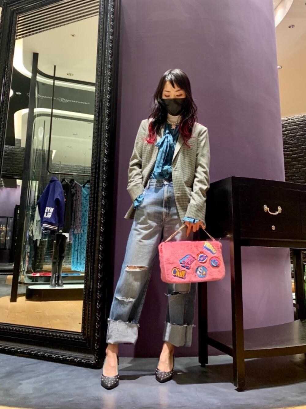 「デニム、長袖シャツ、Hysteric Glamour、オケージョンスタイル、春コーデ、ヒステリックグラマー、なんばパークス、thee hysteric xxx、大丈夫や誰も間違えへんで、ハッシュタグの使い方怒られそう」｜「HYSTERIC GLAMOURのRESIZE加工 デニムストレートパンツ（デニムパンツ、ブルー系）」を使った、Qさん（レディース・163cm）の冬コーディネートの1枚目の写真