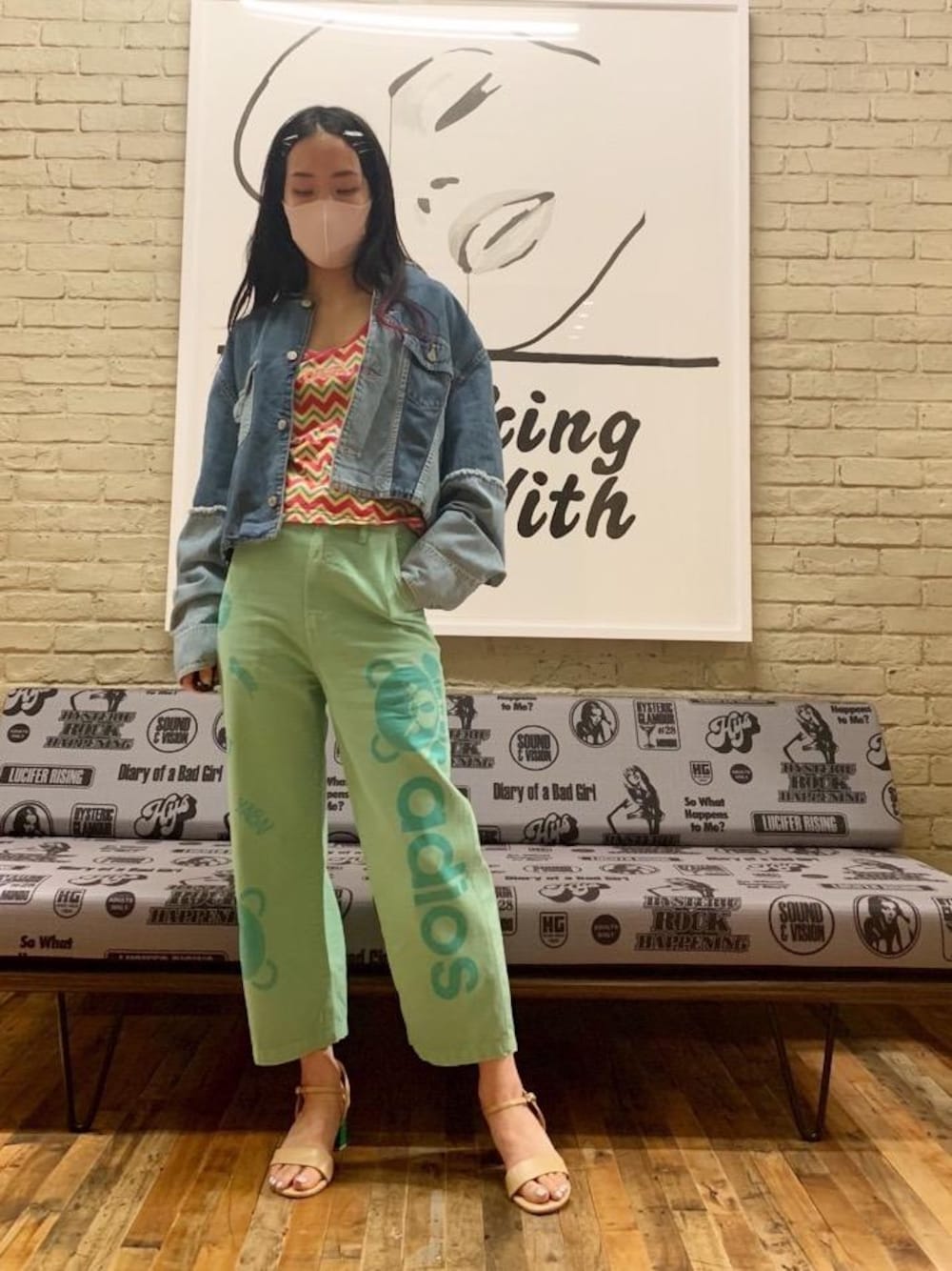 「ベアー、夏コーデ、カジュアルコーデ、ヒステリックグラマー、なんばパークス、でにむ、春こーで、HYSTERIC GLAMOUR」｜「HYSTERIC GLAMOURのBAD GIRLS リメイク デニムジャケット（デニムジャケット、ブルー系）」を使った、Qさん（レディース・163cm）の春コーディネートの1枚目の写真