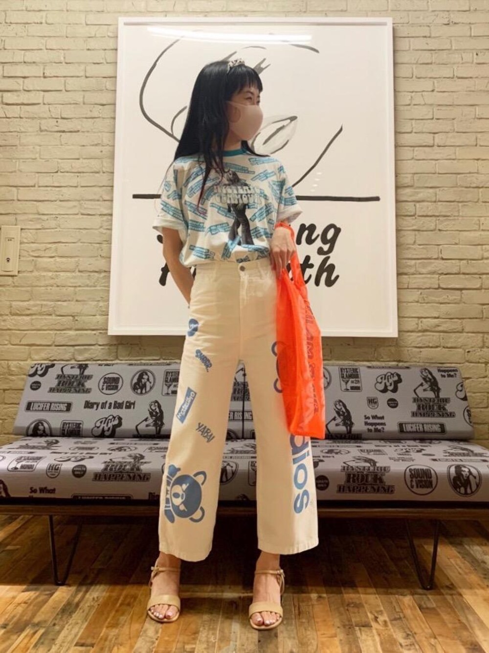 「ベアー、夏コーデ、ヒステリックグラマー、なんばパークス、春こーで、tシャツ、HYSTERIC GLAMOUR」｜「HYSTERIC GLAMOURのADIOS BEAR 8分丈ワイドパンツ（その他パンツ、ホワイト系）」を使った、Qさん（レディース・163cm）の春コーディネートの1枚目の写真