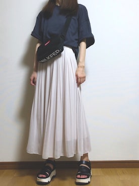 「UNIQLO（ユニクロ）のオーバーサイズスクエアＴ（5分袖）（Tシャツ/カットソー、グレー系）」を使った、sakiさん（レディース・160cm）の夏コーディネート