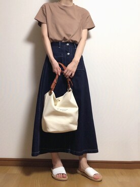 「GU（ジーユー）のアイテム（Tシャツ/カットソー、ブラウン系）」を使った、sakiさん（レディース・160cm）の秋コーディネート