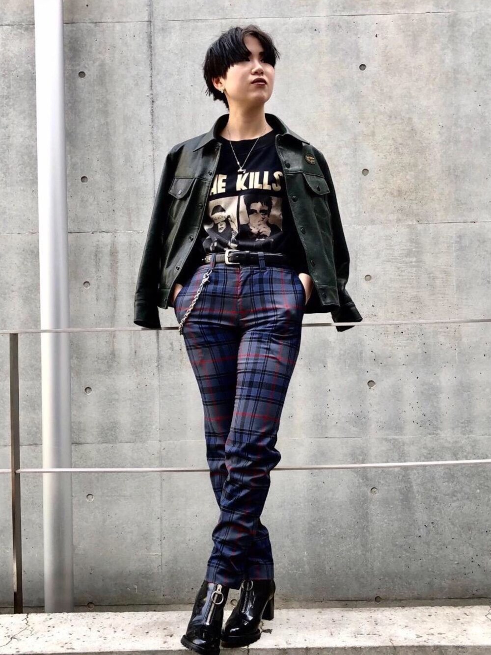「レザージャケット、ライダース、タータンチェック、低身長、パンク、ヒステリックグラマー、hystericglamour、lewis leathers、HYSTERICS」｜「HYSTERIC GLAMOURのKILLS/NO WOW FRONT pt 七分袖ビッグT-SH（Tシャツ/カットソー、ブラック系）」を使った、miyaさん（レディース・155cm）の冬コーディネートの1枚目の写真