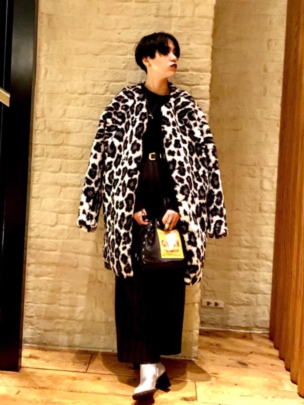 「ニット、レオパード、ワントーンコーデ、ロック、スラックス、ショートブーツ、Hysteric Glamour、ロングジャケット、g.v.g.v、ノーカラージャケット」｜「HYSTERIC GLAMOURのケーブル箔 プリント プルオーバー（ニット/セーター、ブラック系）」を使った、miyaさん（レディース・155cm）の秋コーディネートの1枚目の写真