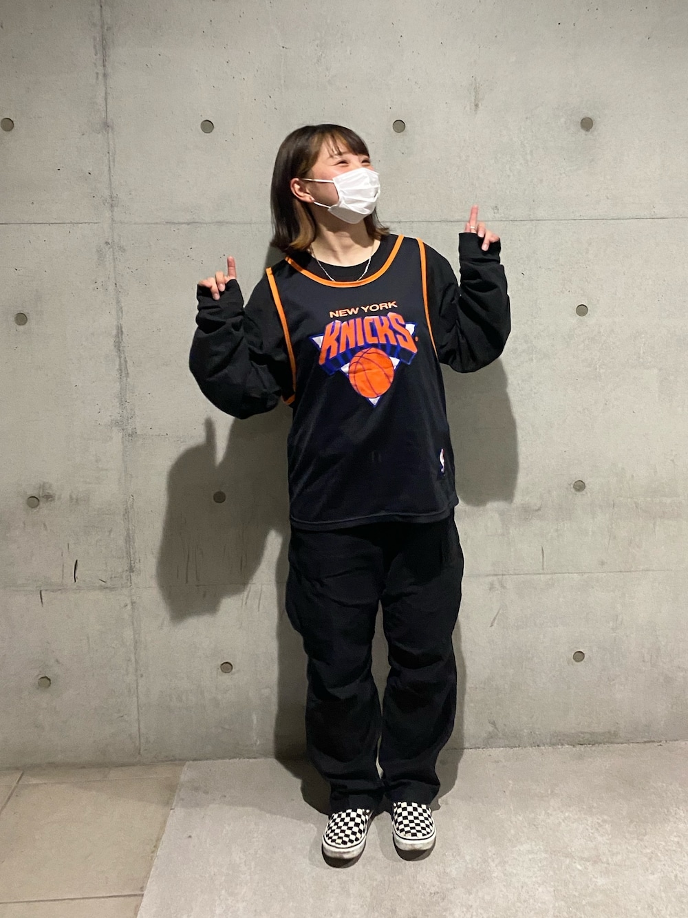 「ストリート、ストリートMIX、ストリートコーデ、ストリート系、ストリートファッション、古着、古着MIX、古着コーデ、古着好きな人と繋がりたい」｜「NBAのアイテム（タンクトップ、ブラック系）」を使った、ユイさん（レディース・159cm）の春コーディネートの1枚目の写真