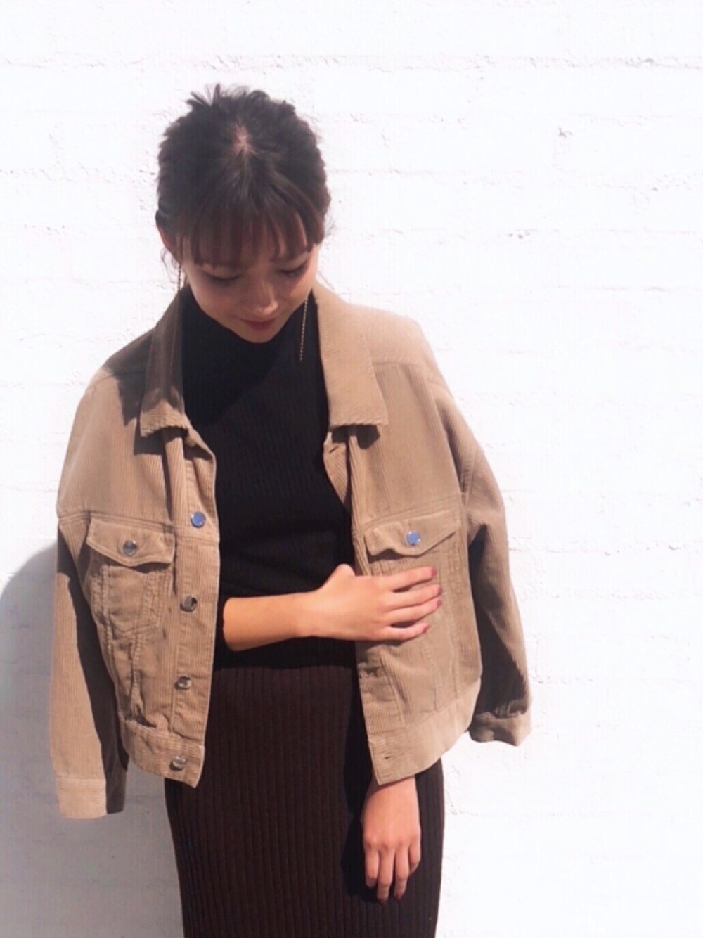 「コーデュロイ、秋のブラウンスタイル、大人カジュアル、秋服、秋色、今日のコーデ、KOE、リブニット、タイトスカート、休日スタイル」｜「koeのUSAコットンコーデュロイGジャン（ブルゾン、ベージュ系）」を使った、ふじわら 佳緒里さん（レディース・162cm）の秋コーディネートの1枚目の写真