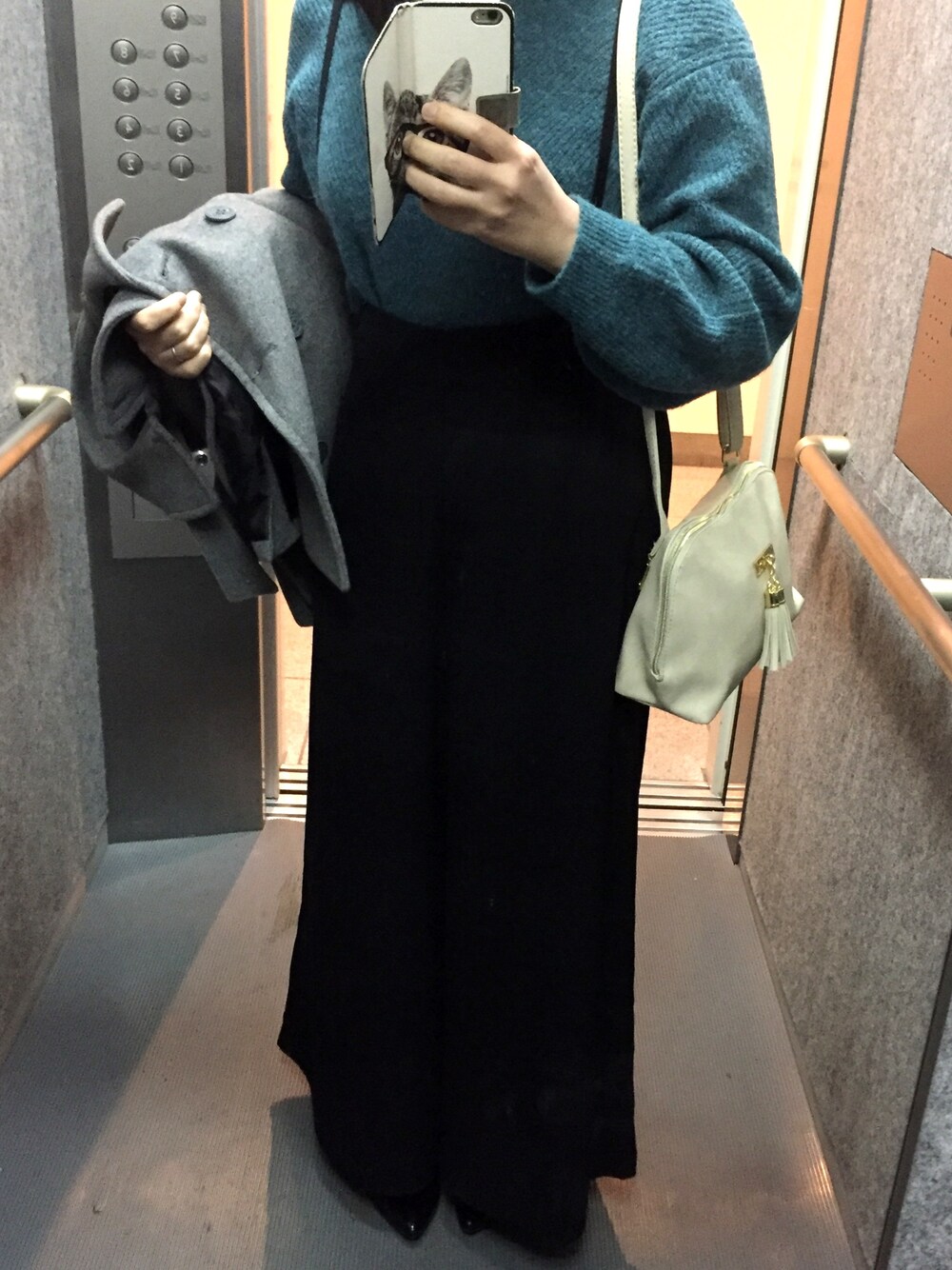 「studio CLIPの5Gアルパカストレッチカラープルオーバー（ニット/セーター、グリーン系）」を使った、emma*さん（レディース・159cm）の冬コーディネートの1枚目の写真