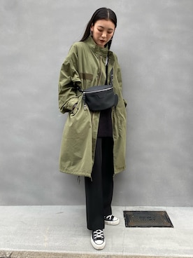 「黒パンツ」｜「アイテム（モッズコート）」を使った、外村沙良さん（レディース・160cm）の春コーディネート