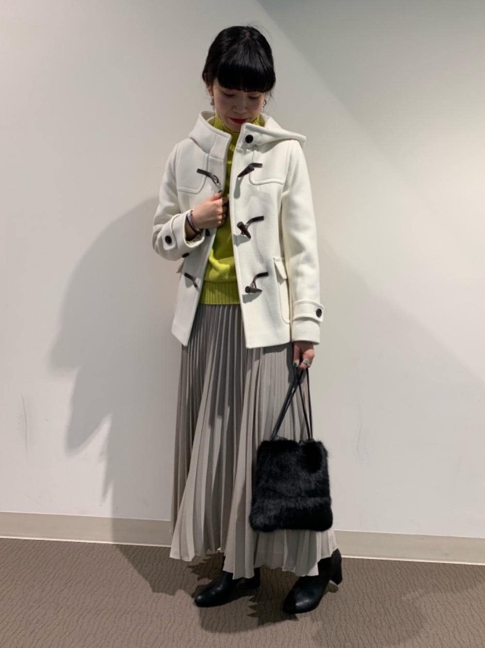 「casual」｜「green label relaxingのKFC FUR キンチャク 2WAYバッグ（ショルダーバッグ、ブラック系）」を使った、takada10810さん（レディース・165cm）の秋コーディネートの1枚目の写真