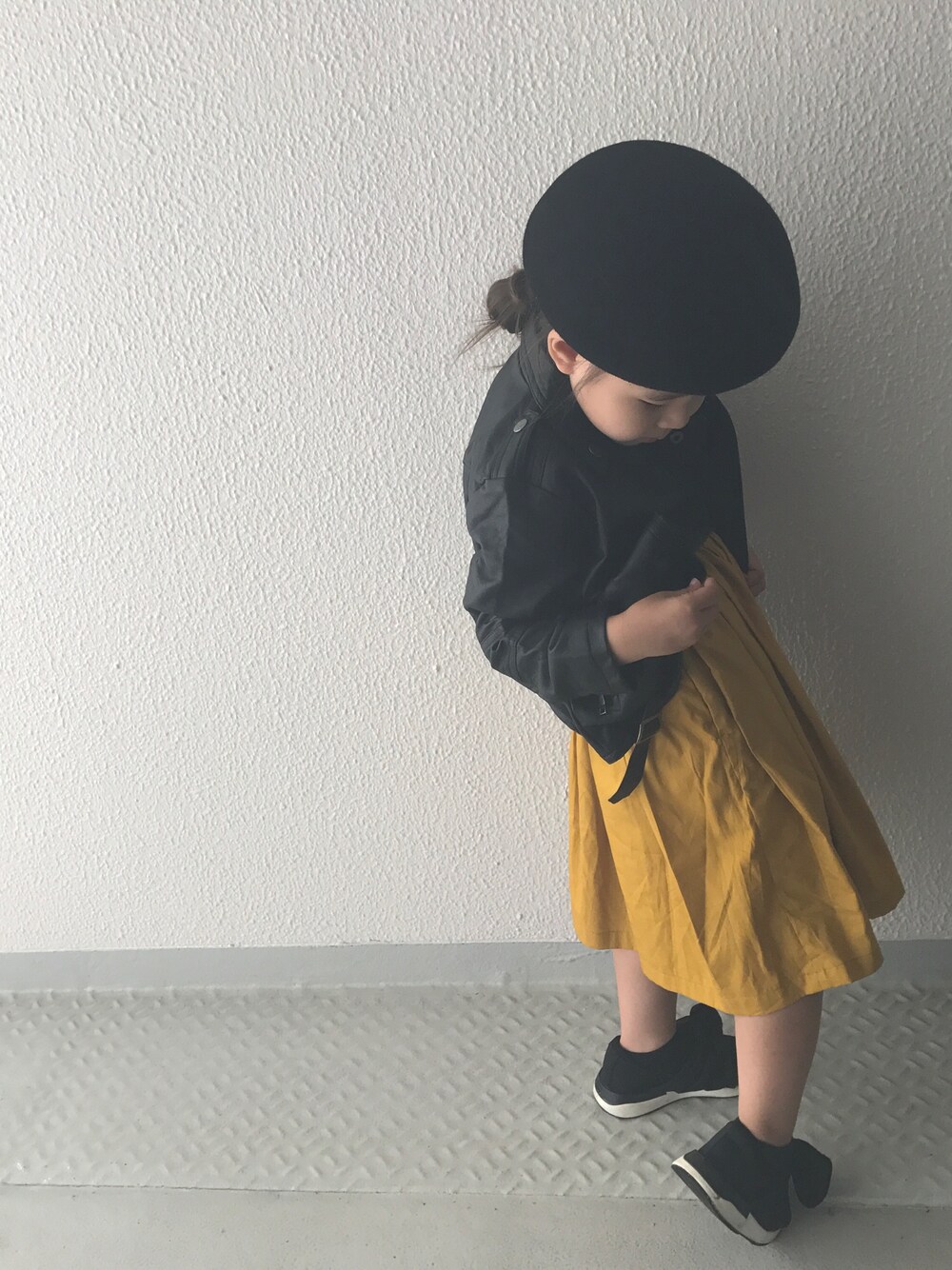 「シンプルコーデ、カジュアル、女の子、プチプラ、ベレー帽、ライダースジャケット、ライダース、ハンドメイド、kids」｜「ZARAのアイテム（スニーカー、ブラック系）」を使った、aiiiiirinさん（キッズ・100cm）の夏コーディネートの1枚目の写真