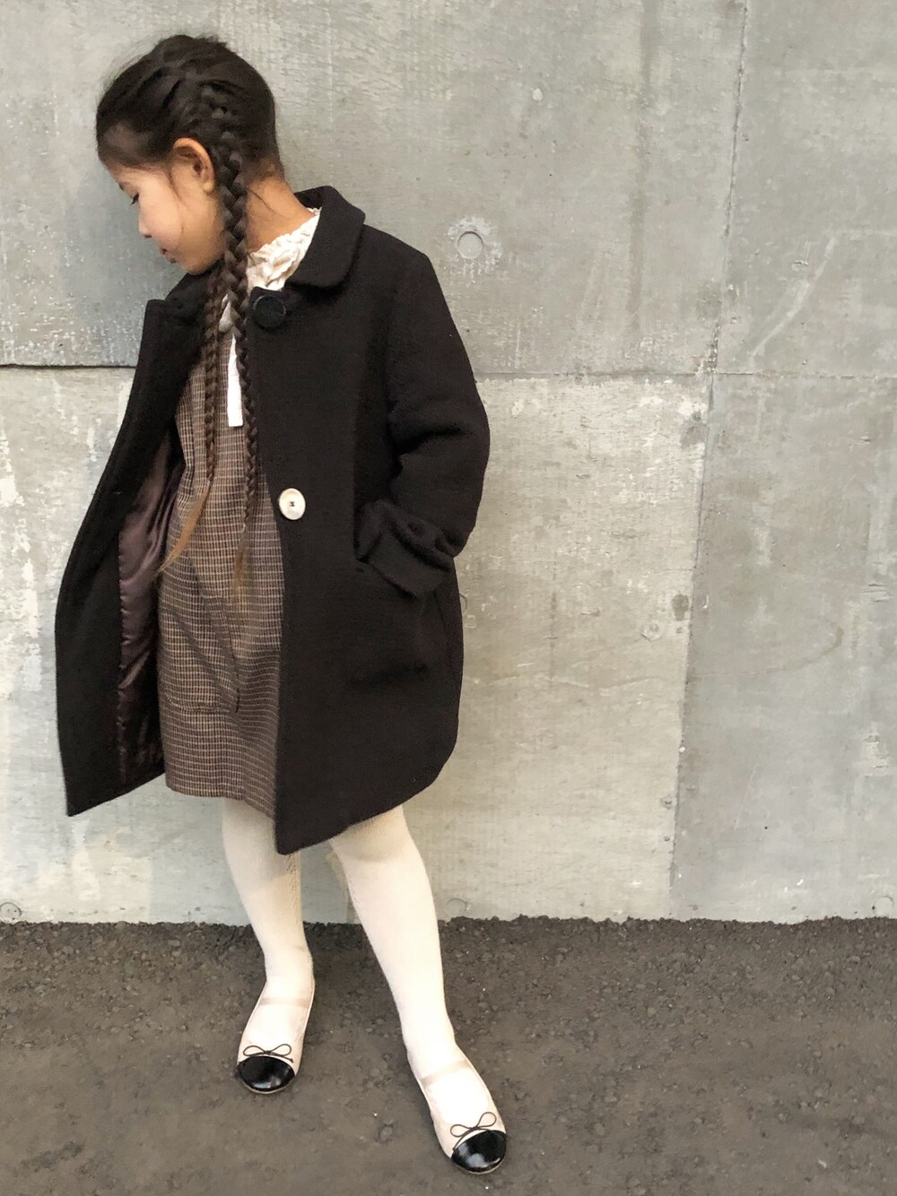 「年末WEAR感謝祭、キッズファッション、秋冬コーデ、ブラウンコーデ、シンプルコーデ、ZARA KIDS」｜「ZARAのアイテム（チェスターコート、ブラウン系）」を使った、aiiiiirinさん（キッズ・120cm）の冬コーディネートの1枚目の写真