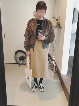 「スリット」｜「アイテム（MA-1）」を使った、iigg☺︎さん（レディース・154cm）の冬コーディネート