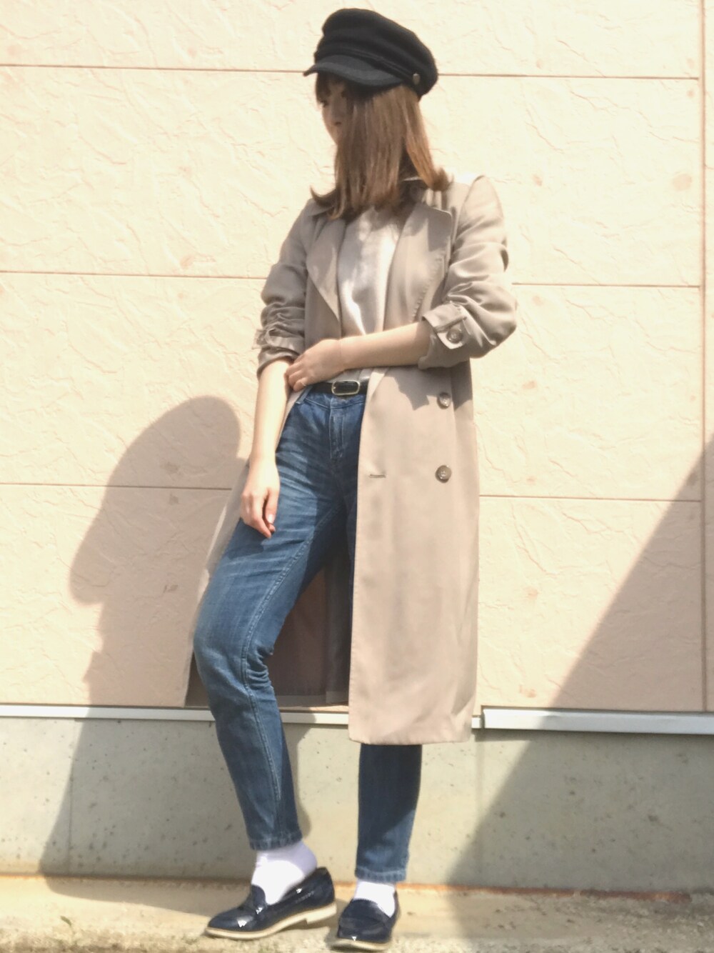 「デニム、トレンチコート、ピンクベージュ、春」｜「JEANASISのアイテム（トレンチコート、ベージュ系）」を使った、sakipiさん（レディース・158cm）の春コーディネートの1枚目の写真