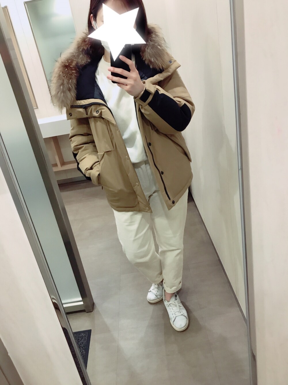 「FIRSTDOWN、ユニクロ」｜「FREAK'S STOREのFIRST DOWN/ファーストダウン　別注ファー付パネルショートダウン（ダウンジャケット/コート、ベージュ系）」を使った、はる◟̊◞̊さん（レディース・157cm）の春コーディネートの1枚目の写真