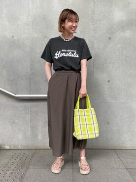 「アイテム（サンダル、ゴールド系）」を使った、Saki Tomitaさん（レディース・169cm）の春コーディネート