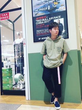 「アイテム（スリッポン、ブルー系）」を使った、takuroさん（メンズ・163cm）の春コーディネート