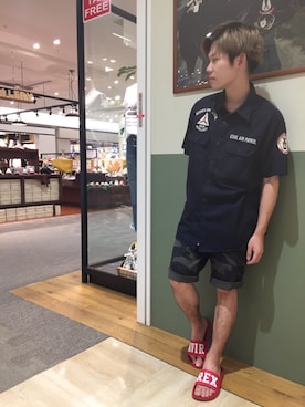 「AVIREX（アヴィレックス）のアイテム（トップス）」を使った、takuroさん（メンズ・163cm）の夏コーディネート