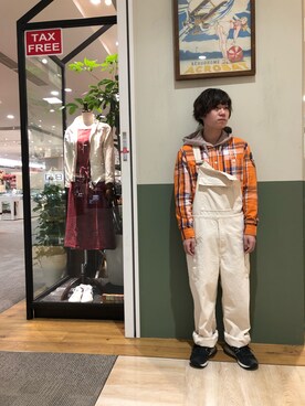 「AVIREX（アヴィレックス）のアイテム（サロペット/オーバーオール）」を使った、takuroさん（メンズ・163cm）の春コーディネート