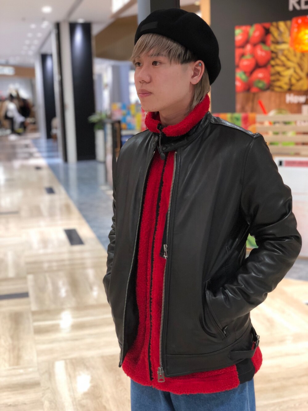 「カジュアル、シンプル、レザージャケット、ライダース、AVIREX、冬コーデ、フリース、シンプルコーデ、カジュアルコーデ、秋冬」｜「AVIREXの【直営店限定】AVIREX/アヴィレックス/フリース ジップ ジャケット/FLEECE STAND ZIP JACKET（ブルゾン、レッド系）」を使った、takuroさん（メンズ・163cm）の冬コーディネートの1枚目の写真
