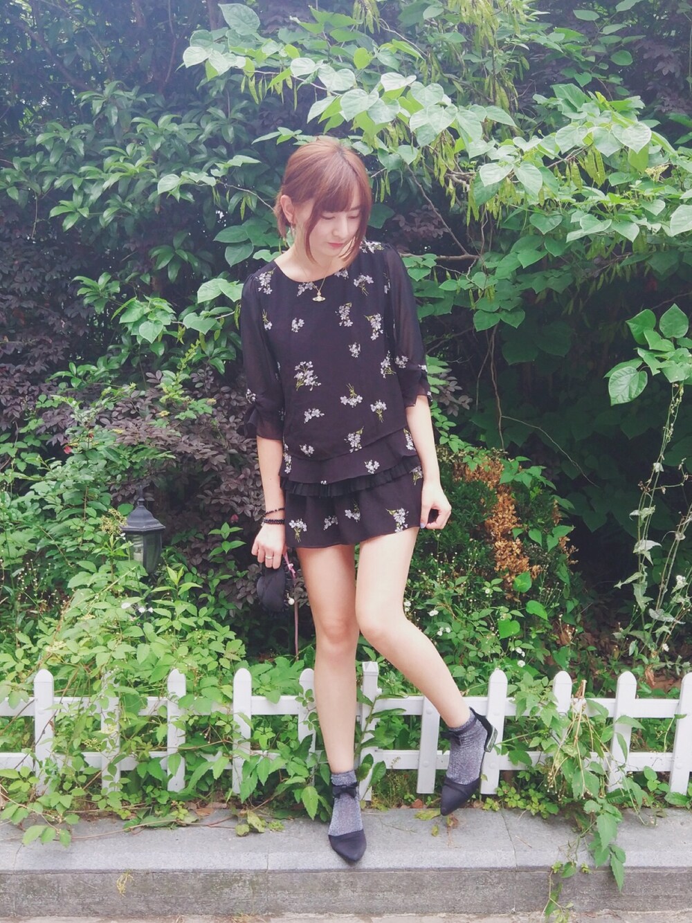 「Vivienne Westwood、Rirandture、WEGO」｜「Rirandtureのブーケ花ブラウス（シャツ/ブラウス、ブラック系）」を使った、Crystalさん（レディース・171cm）の夏コーディネートの1枚目の写真