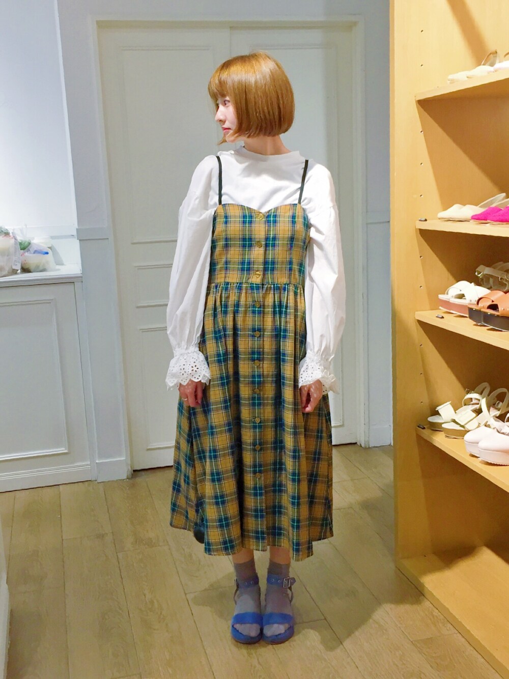 「LOWRYS FARM」｜「LOWRYS FARMのチェックキャミワンピース　768505 （ワンピース、イエロー系）」を使った、Crystalさん（レディース・171cm）の秋コーディネートの1枚目の写真