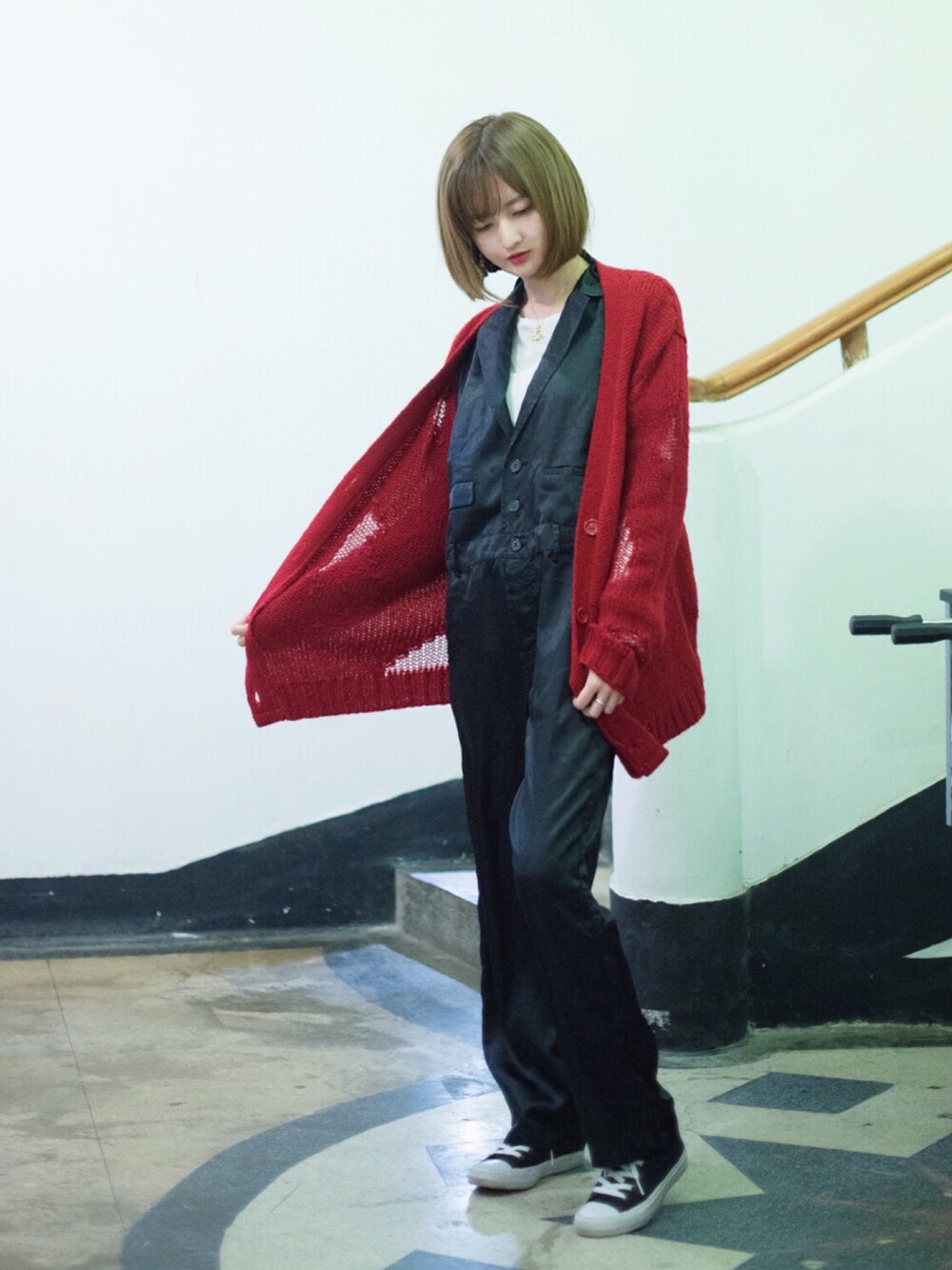 「jouetie、little sunny bite、Vivienne Westwood、Ungrid、converse」｜「Little sunny biteのLittleSunnyBite/リトルサニーバイト/Satin Jump Suits（ワンピース、ブラック系）」を使った、Crystalさん（レディース・171cm）の冬コーディネートの1枚目の写真