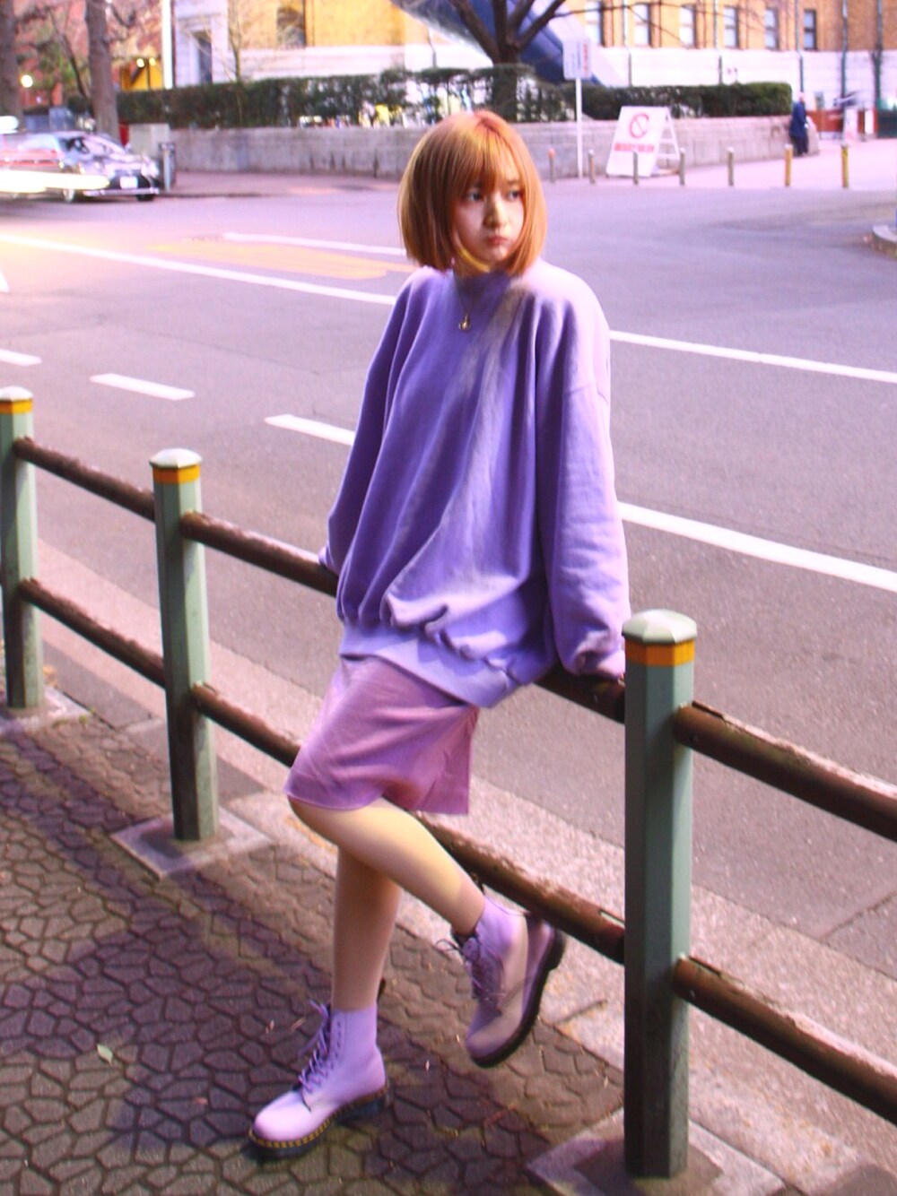 「31 Sons de mode、Dr.Martens、Vivienne Westwood、JEANASiS、東京国立博物館」｜「JEANASISのBIGウラケプルオーバー/779680（スウェット、パープル系）」を使った、Crystalさん（レディース・171cm）の冬コーディネートの1枚目の写真