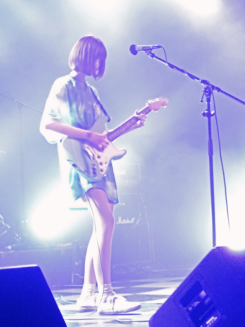 「浅水湾万代南梦宫livehouse、MILKBOY、Fender、FENDER JAPAN、converse、Vivienne Westwood」｜「MILKBOYのアイテム（トップス、ブルー系）」を使った、Crystalさん（レディース・171cm）の冬コーディネートの1枚目の写真